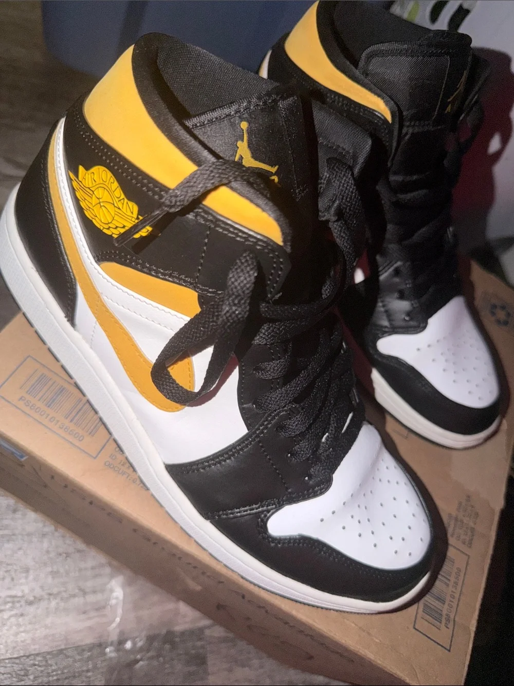 Nike Air Jordan 1 Mid “Yellow Toe” – Men’s Size 9.5